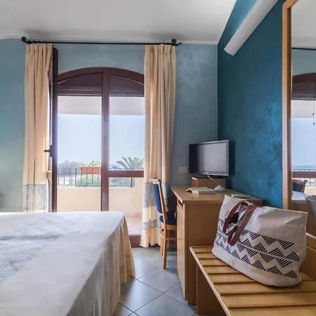 Hotel Del Mare Solanas 3*