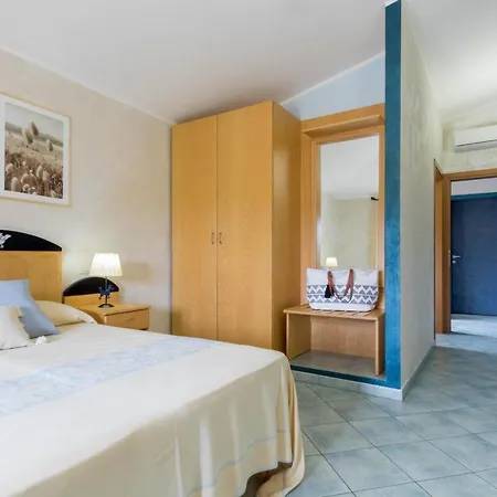 Hotel Del Mare Solanas 3*
