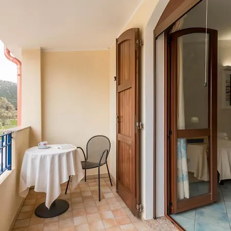 Hotel Del Mare Solanas 3*